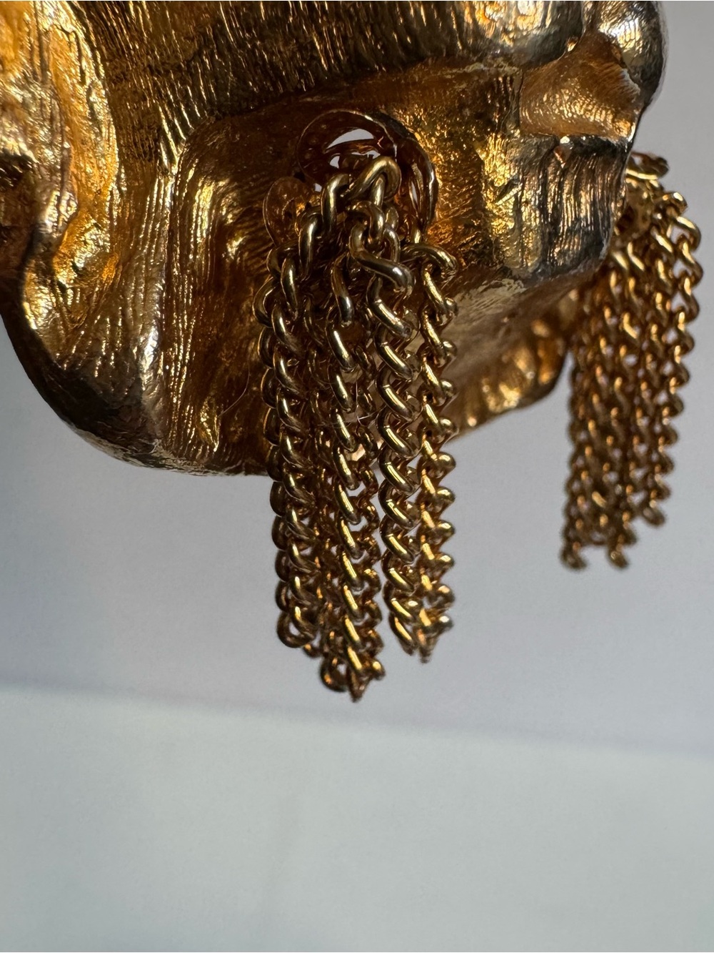 Vtg Gold Tone Lion Head Brooch Pendant Chain Whiskers Statement Baroque Revival - Picture 4 of 12